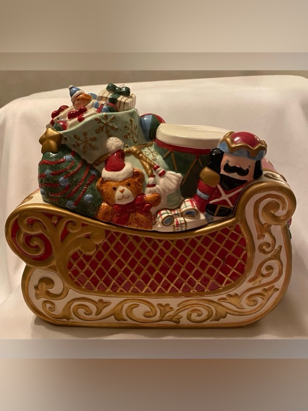 Avon St. Nicholas Collection Cookie Jar Sleigh Excellent Condition Vintage